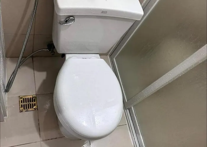 Phebs 2bedroom With Pool View In The Heart Of Makati Apartment