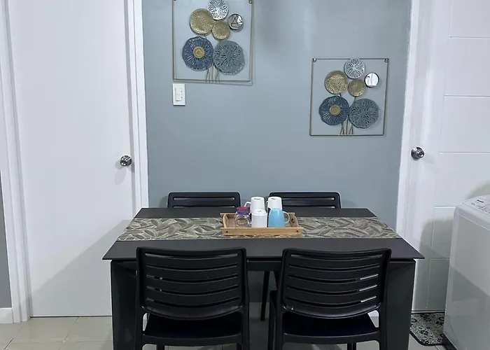 Phebs 2bedroom With Pool View In The Heart Of Makati Apartment