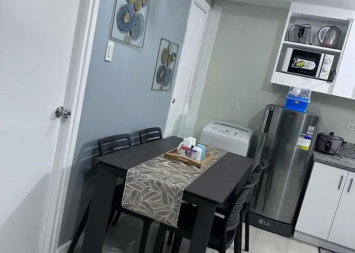 Phebs 2bedroom With Pool View In The Heart Of Makati * Manila