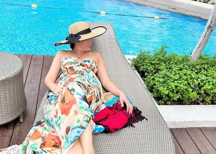 Phebs 2bedroom With Pool View In The Heart Of Makati Manila