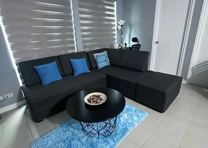 Phebs 2bedroom With Pool View In The Heart Of Makati Apartment