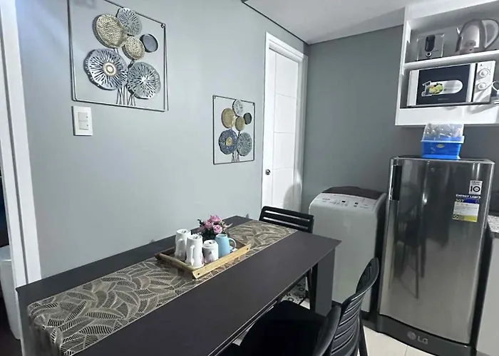 Phebs 2bedroom With Pool View In The Heart Of Makati Manila